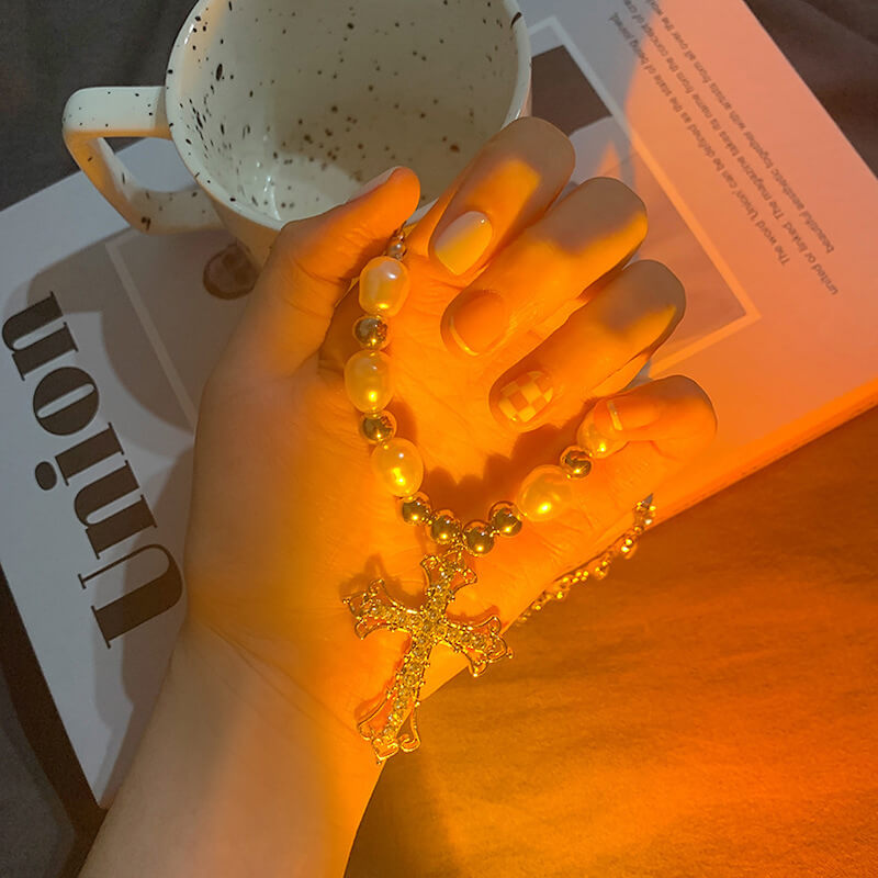 cutiekill-alt-pearl-cross-necklace-ah0400