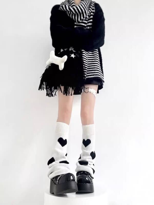 cutiekill-black-white-y2k-leg-warmers-c0348