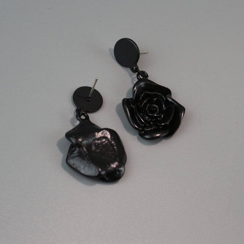 cutiekill-dark-elegant-camellia-earrings-ah0676