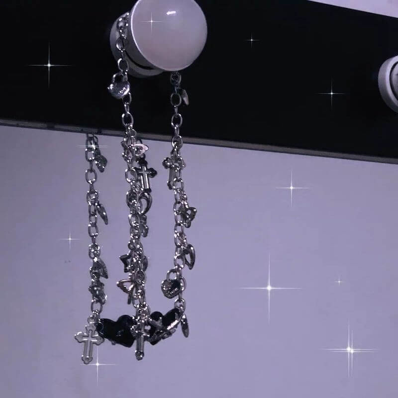 cutiekill-dark-thorn-heart-necklace-ah0416