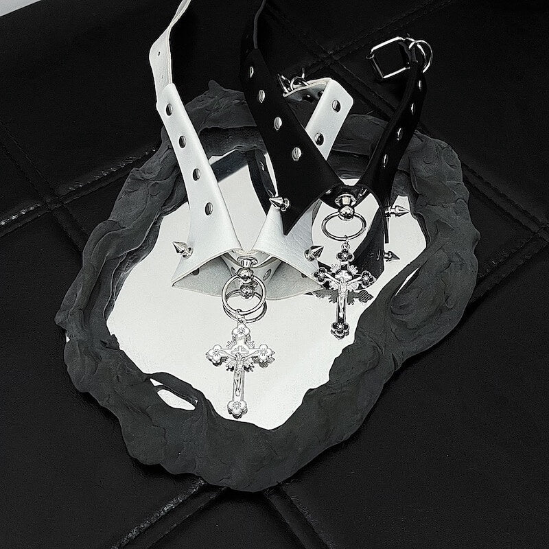 cutiekill-gothic-rivet-cross-choker-ah0349