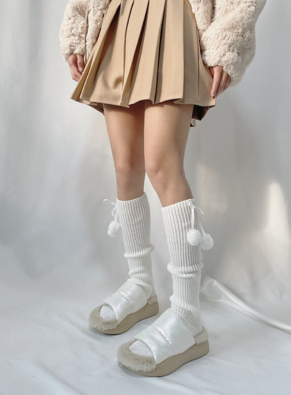 cutiekill-kawaii-pompon-fur-balls-leg-warmers-c0056
