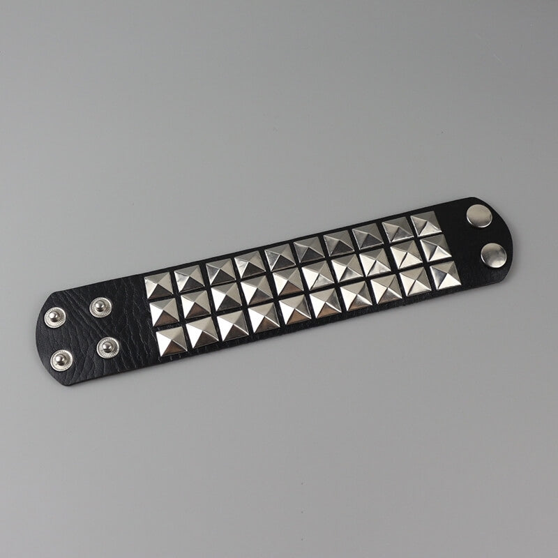 cutiekill-punk-girl-studded-rivet-bracelet-acc001-3