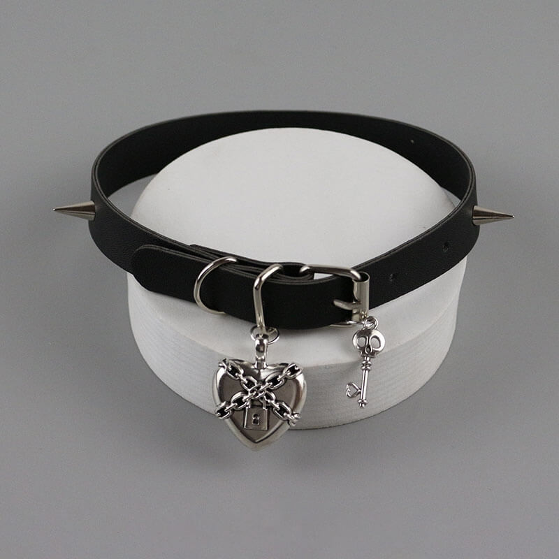 cutiekill-punk-locked-heart-choker-ah0348