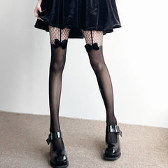 cutiekill-elegant-goth-bow-tights-c0143