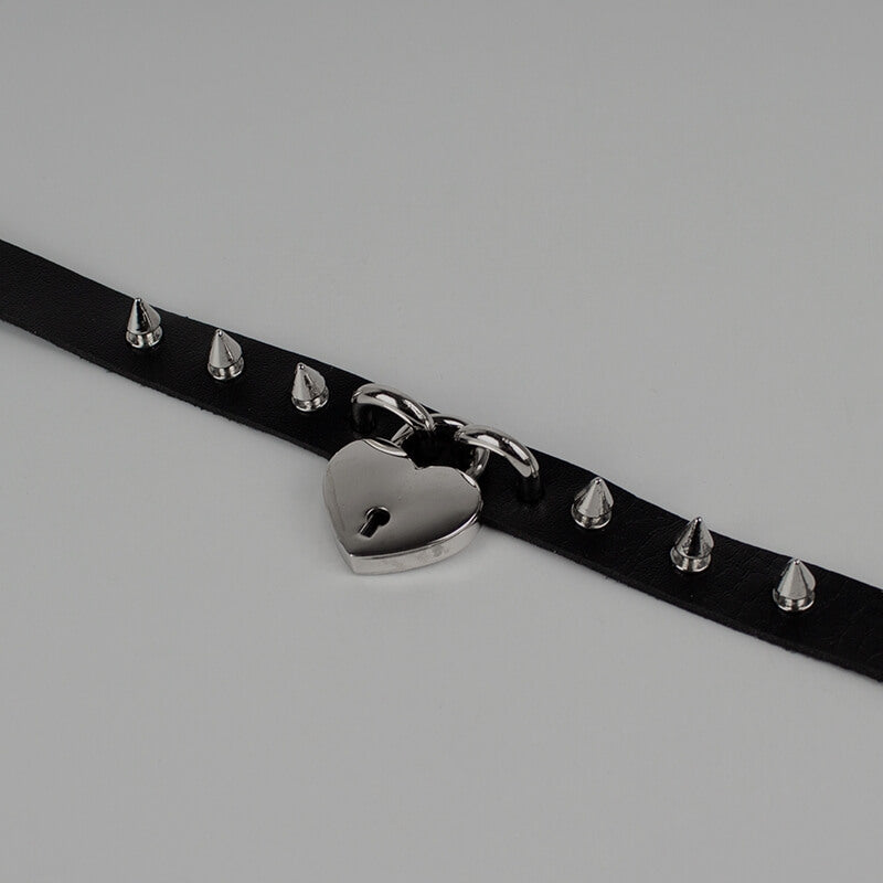 cutiekill-hard-core-heart-rivet-choker-ah0105