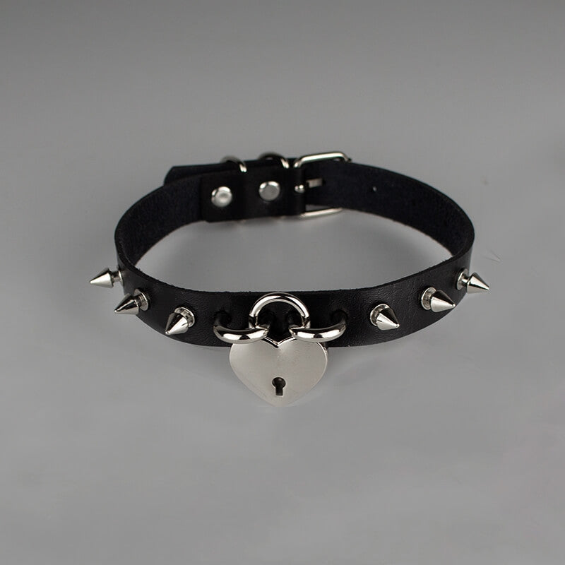 cutiekill-hard-core-heart-rivet-choker-ah0105