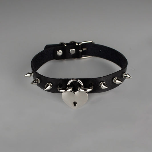 cutiekill-hard-core-heart-rivet-choker-ah0105