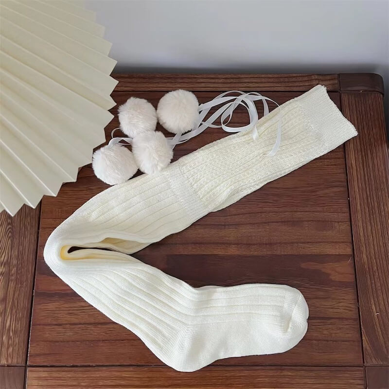 cutiekill-soft-winter-pompon-stockings-c0162