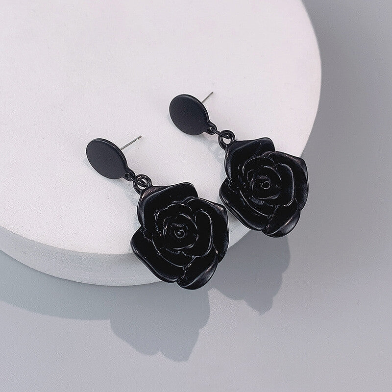 cutiekill-dark-elegant-camellia-earrings-ah0676