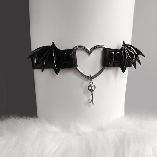 cutiekill-devil-wings-heart-key-punk-garter-ah0803 800